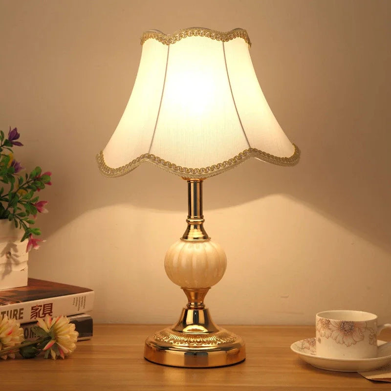 Nordic Vintage Table Lamp – Retro Lighting for Bedroom & Living Room