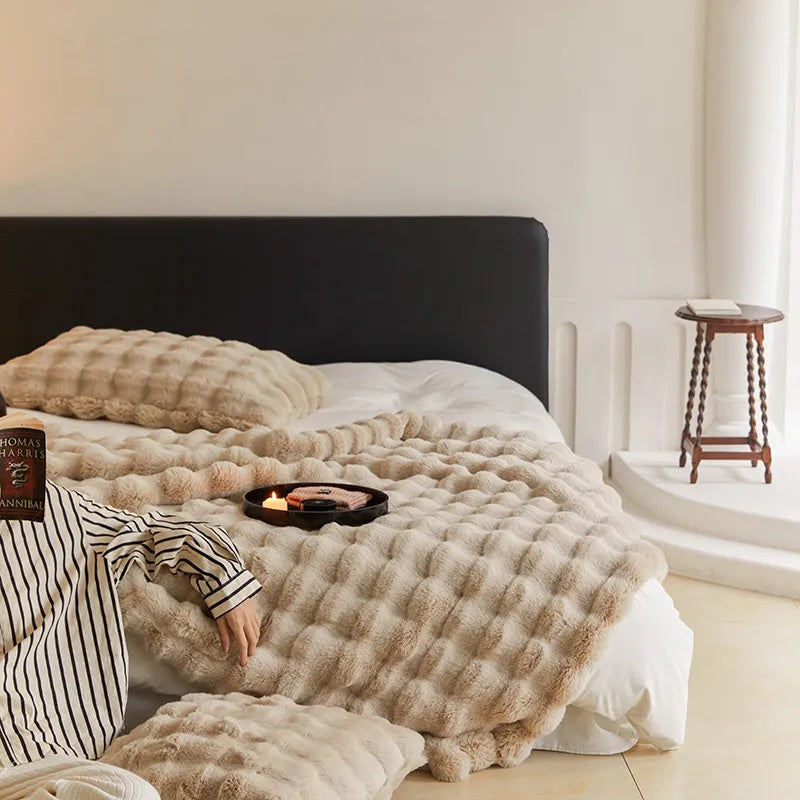Plush Texture Blanket Throw – Gentle-Touch All-Season Design