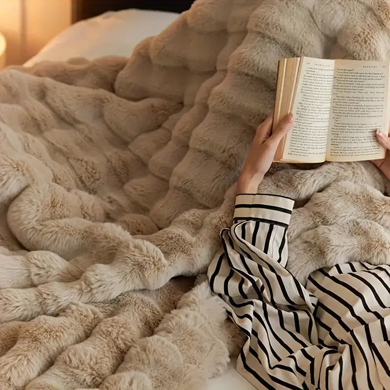 Plush Texture Blanket Throw – Gentle-Touch All-Season Design
