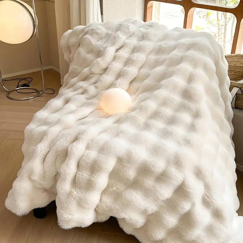 Plush Texture Blanket Throw – Gentle-Touch All-Season Design