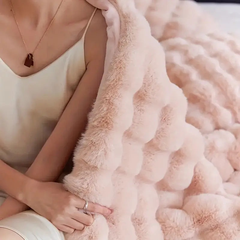 Plush Texture Blanket Throw – Gentle-Touch All-Season Design