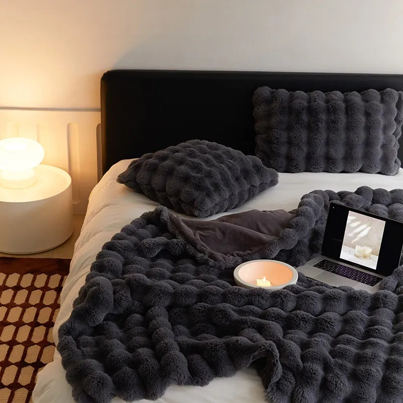 Plush Texture Blanket Throw – Gentle-Touch All-Season Design