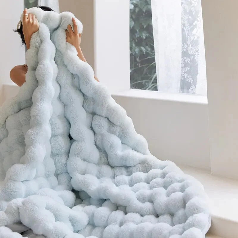 Plush Texture Blanket Throw – Gentle-Touch All-Season Design