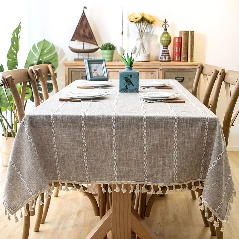 Kwastje charme tafelkleed met kwastjesafwerking
