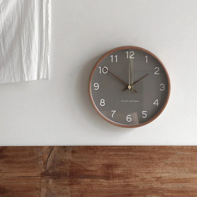 Transcendentie van de tijd wandklok in hout en glas