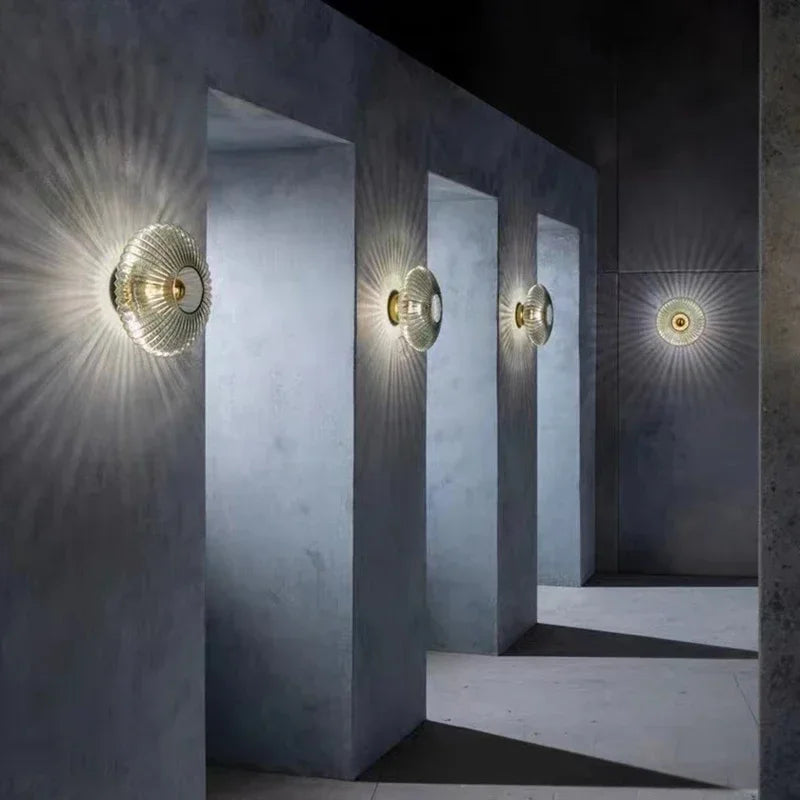 Wall lamp in clear glass design