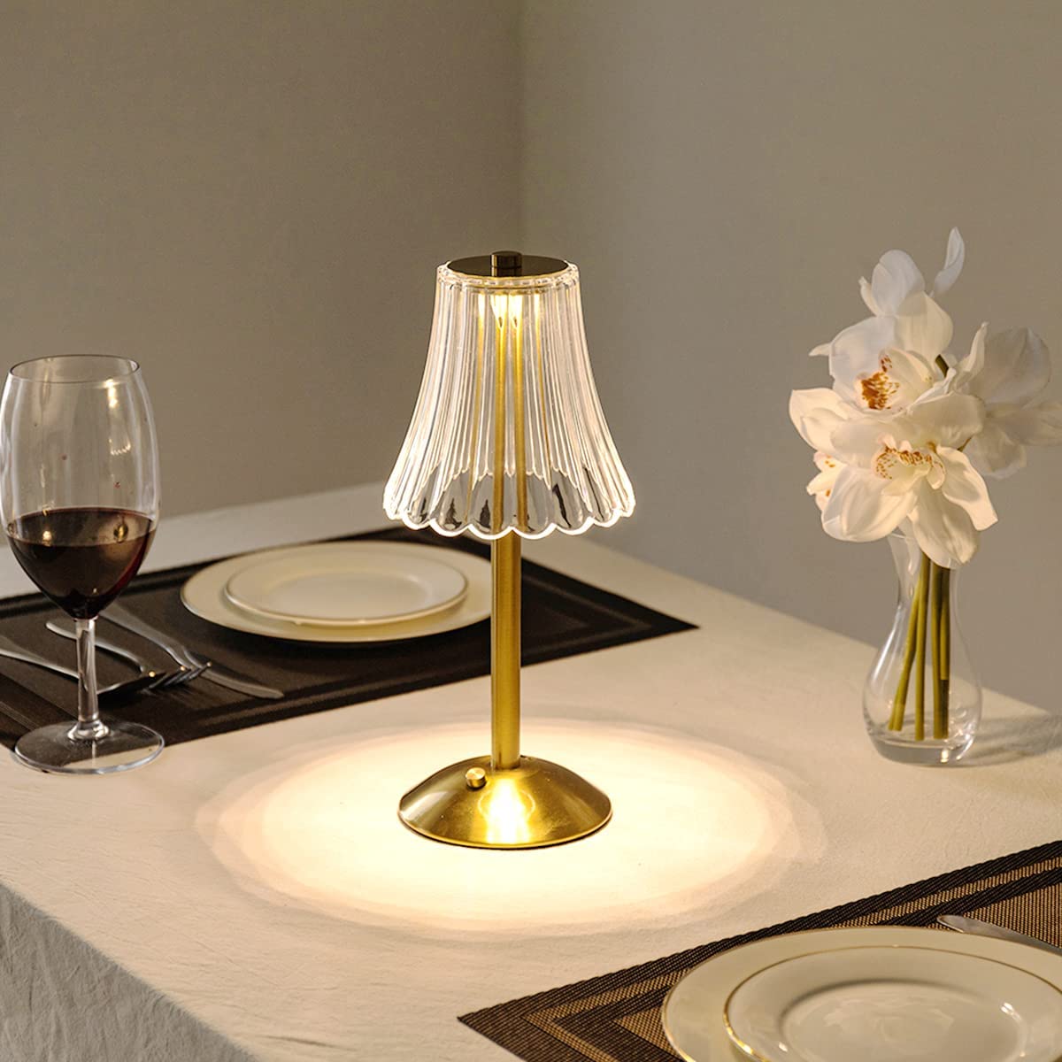 Golden Crystal Glass Table Lamp in Decorative Design with Sparkling Shade
