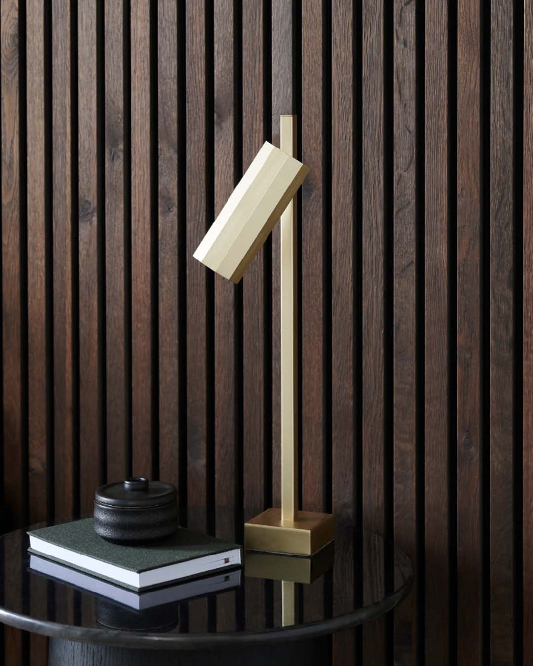 Alanis table lamp in brass