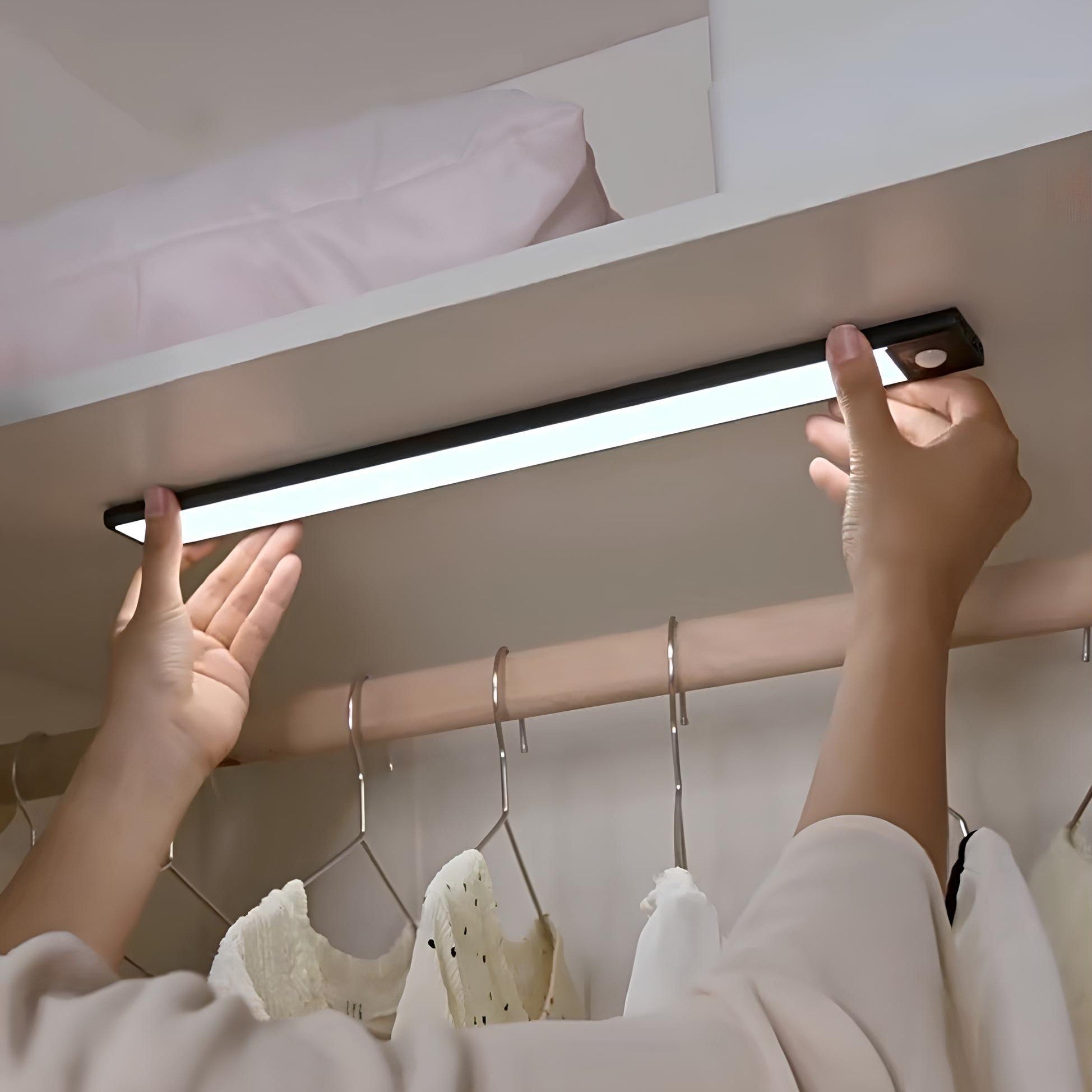 Wireless Motion Light Bar Energy-Saving Rechargeable Lamp for Closet & Kitchen